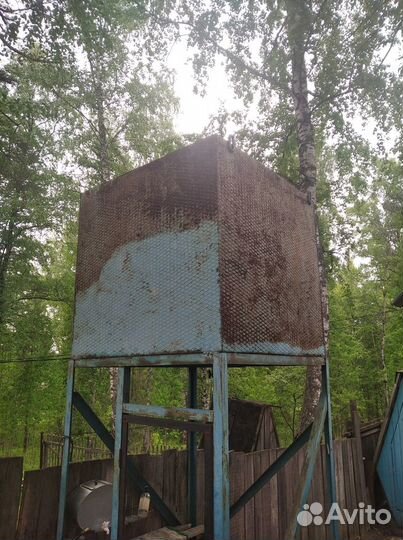 Бак для воды металлический с каркасом