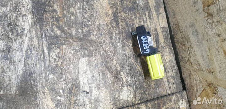 Датчик удара Lexus Is 2 2.5 2008