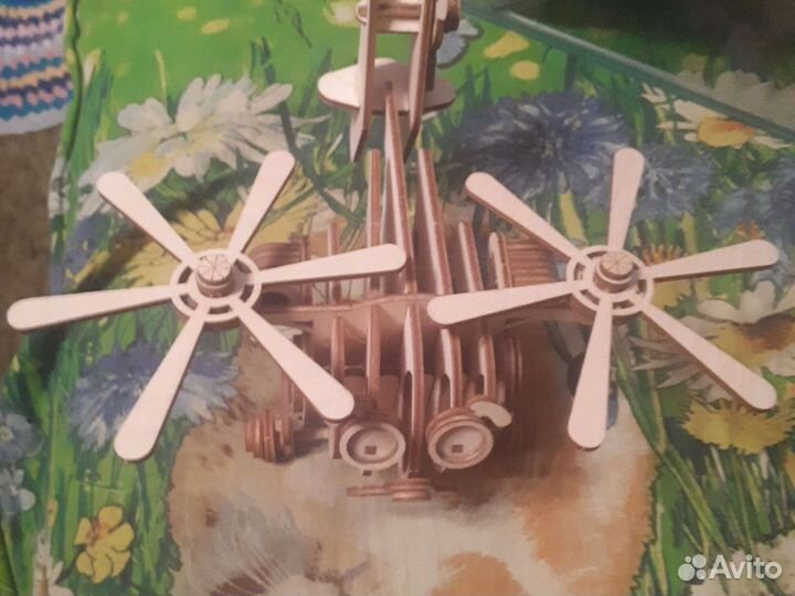 Коллекц.игрушка.якубович. из дерева