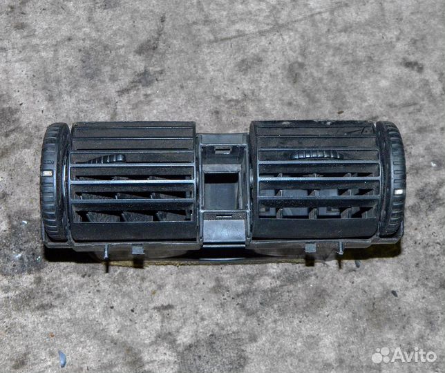 Дефлектор торпедо центральный Opel Astra G