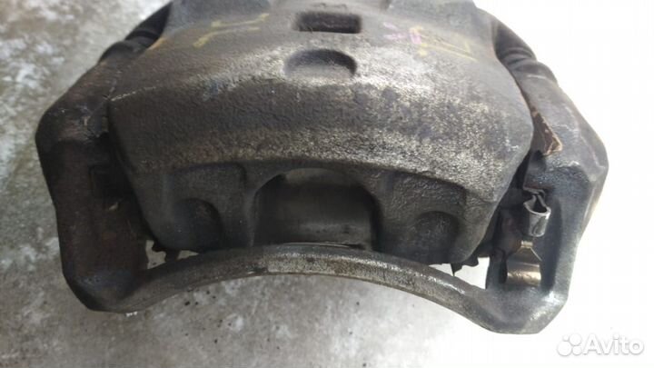 Суппорт передний левый Nissan Juke