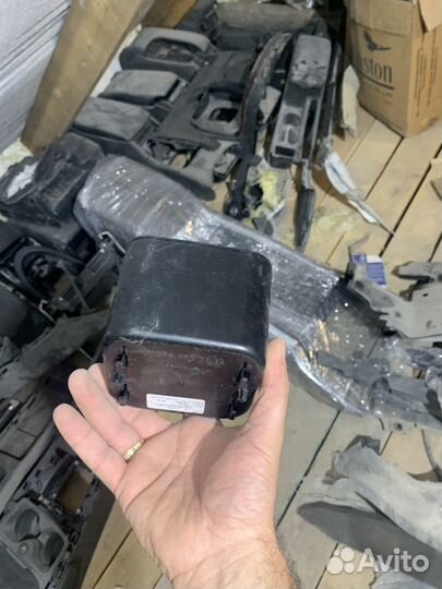 Подстаканник центральной консоли Mercedes w219 cls