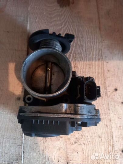 Дроссельная заслонка Ауди А4 1.8т 058133063C