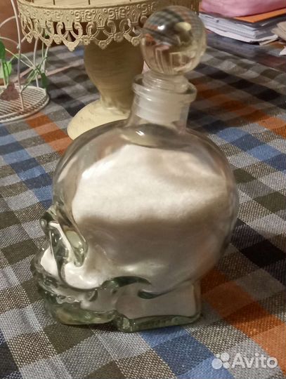 Графин в форме черепа