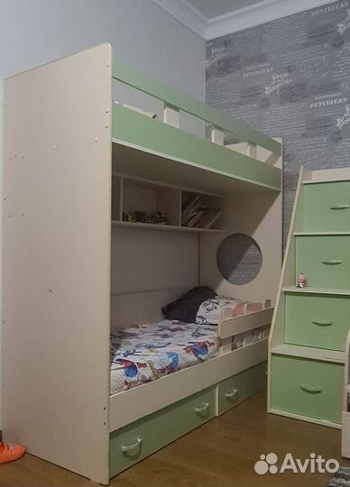 Детская двухярусная кровать со шкафом