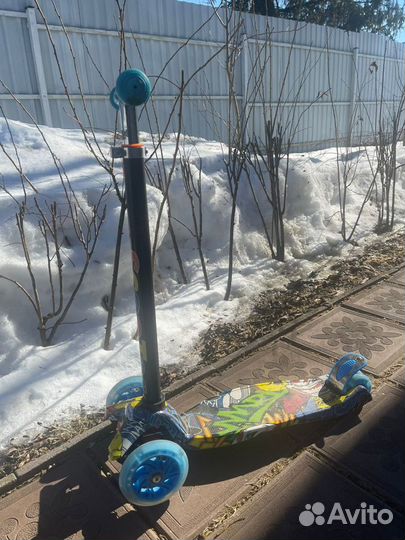 Самокат scooter трехколесный со светящимися колеса