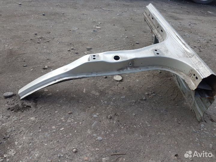 Центральная стойка кузова правая Toyota Camry CV40