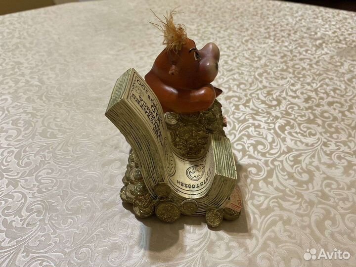 Копилка для денег с отверстием бык