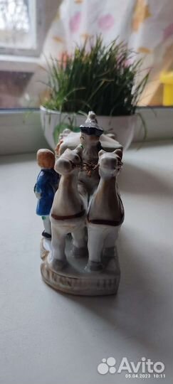 Фарфоровая статуэтка Карета. Европа