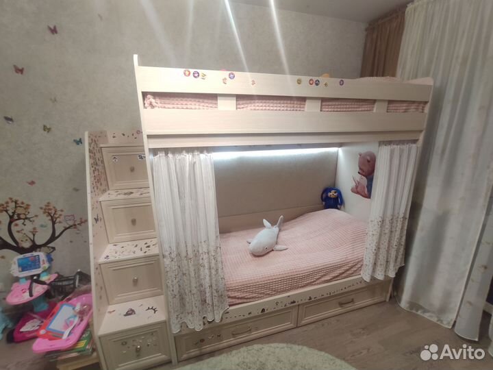 Детская двухярусная кровать