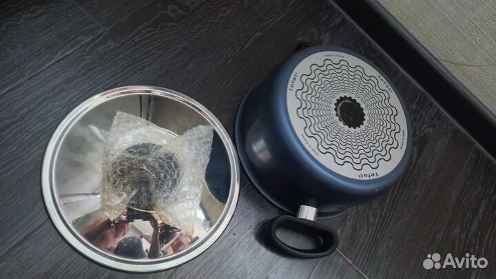 Новая кастрюля Тефаль, с тефлоновым покрытием