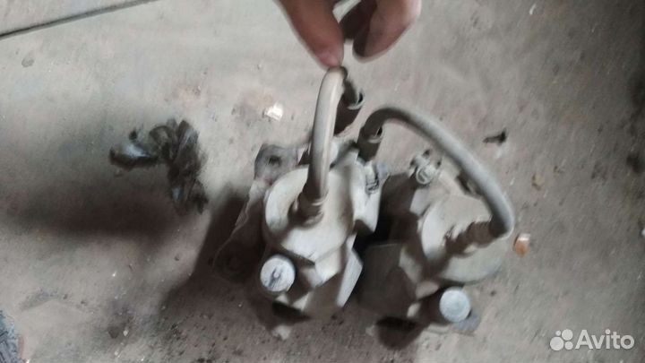 Bmw e39 тормозной суппорт левый