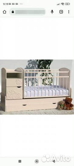 Детская кроватка с маятником