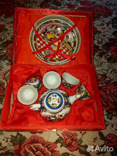 Набор посуды в колекцию. И для использования