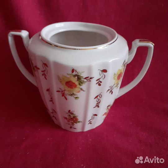 Сахарница,фарфор Песочное