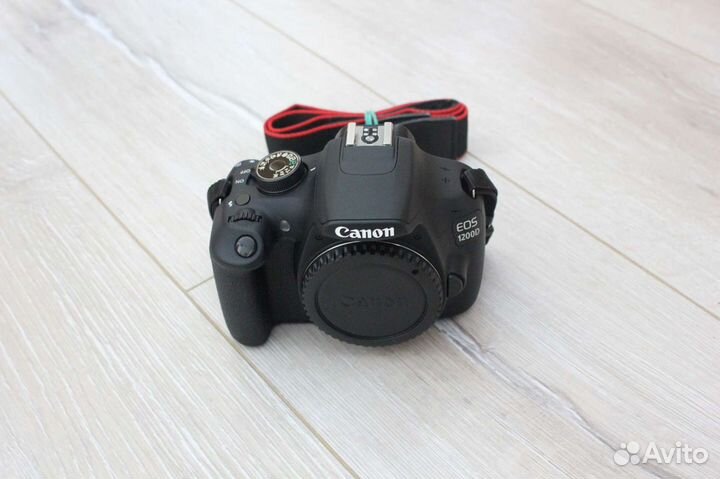 Зеркальный фотоаппарат Canon Digital EOS 1200D