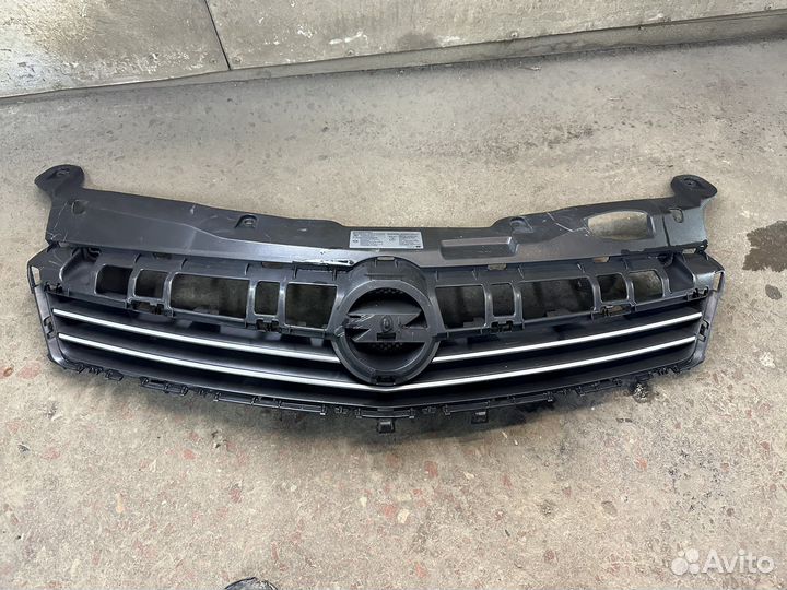 Opel astra h Решетка Радиатора