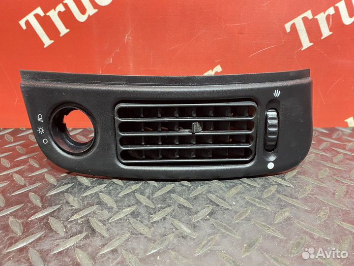 Дефлектор воздушный левый