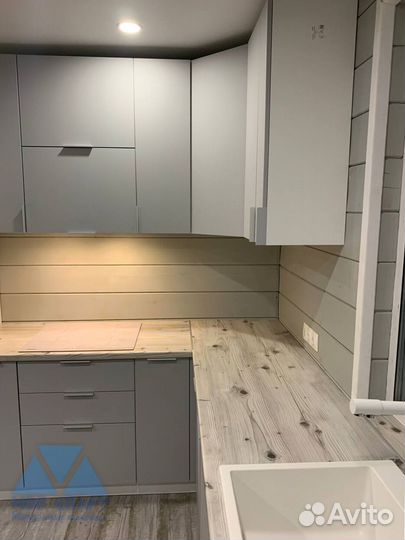 Кухня для часного дома серая