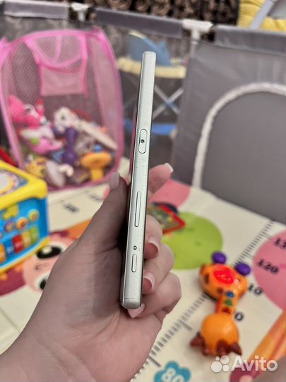 Телефон Sony xperia z5