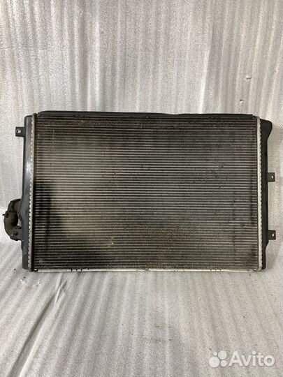 Радиатор охлаждения skoda octavia 1K0 121 251 EH