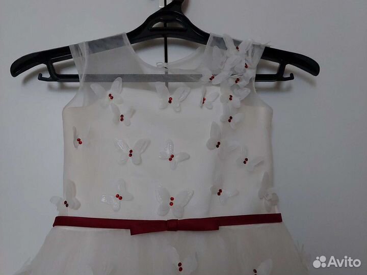 Платье праздничное на девочку