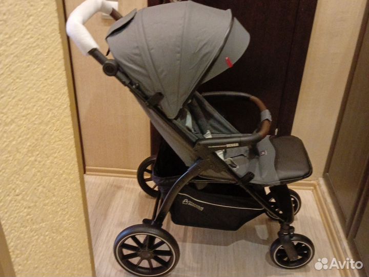 Коляска прогулочная новая