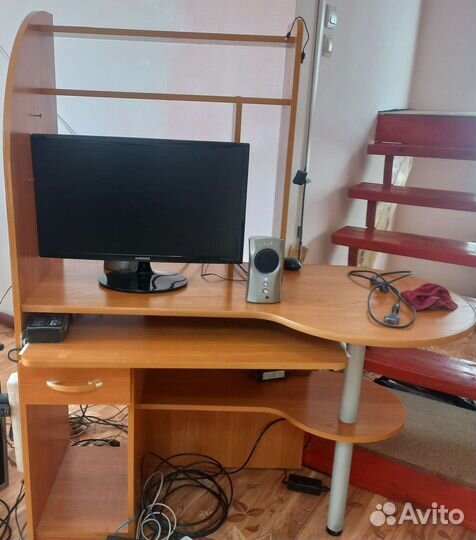 Компьютерный стол