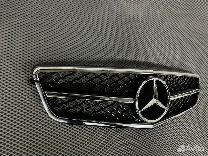 Решетка радиатора Mercedes W204 в стиле 6.3 chrome