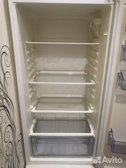 Холодильник бу Vestel