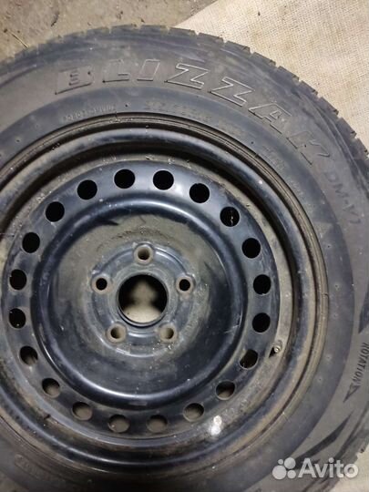 Bridgestone Blizzak DM-V1 215/70 R16