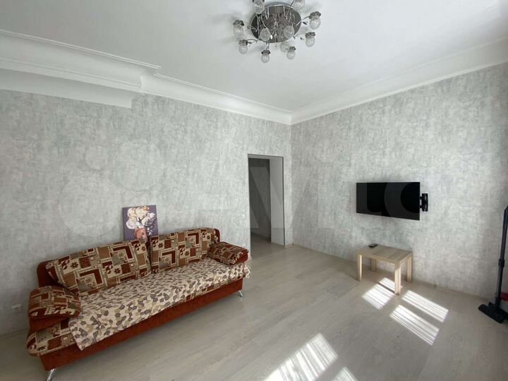 2-к. квартира, 49 м², 1/3 эт.