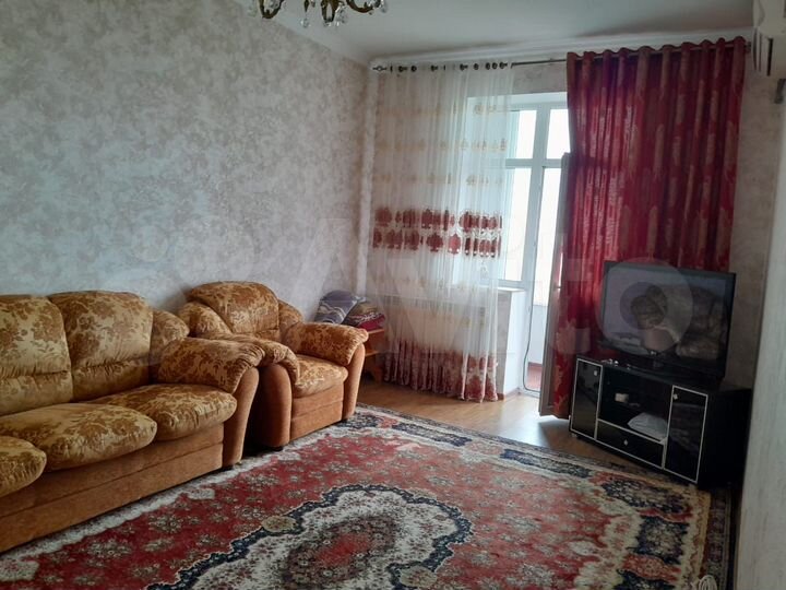 2-к. квартира, 70 м², 2/10 эт.