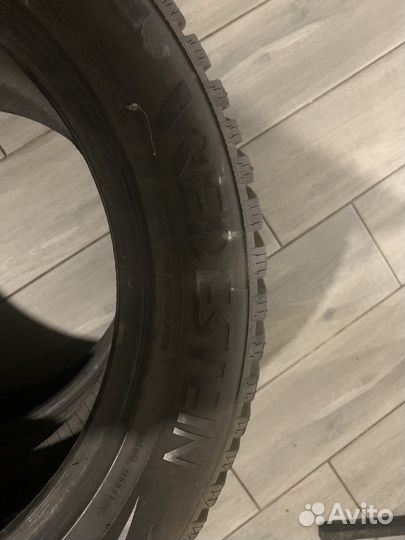 Bridgestone Blizzak Ice 235/45 R17