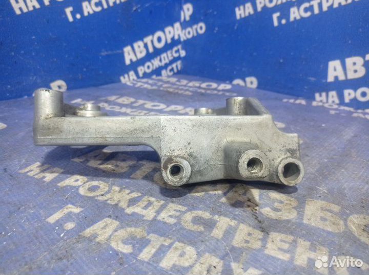 Кронштейн опоры двигателя Nissan X-Trail T30