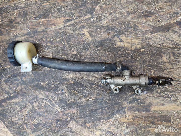 Zxr750 задний тормозной цилиндр