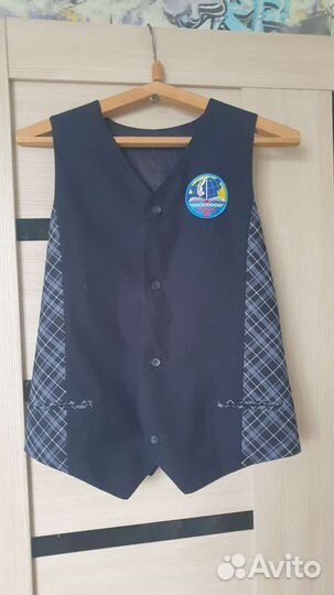 Жилетка для мальчика и девочки школьная