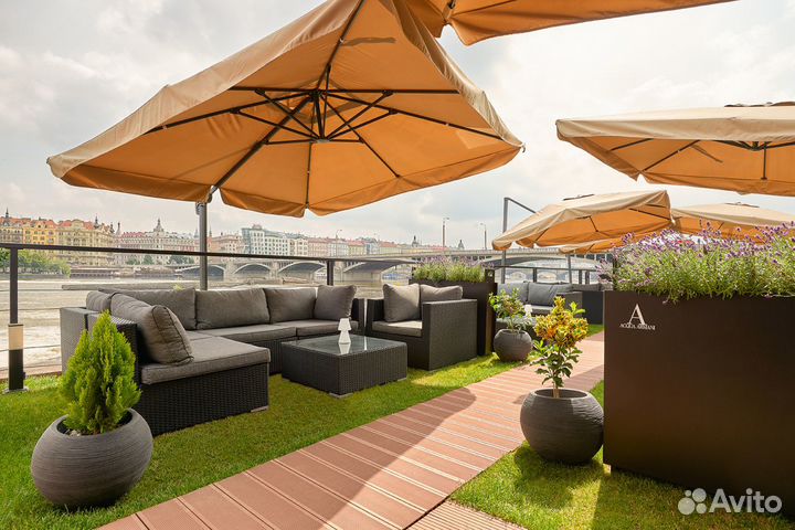 Уличный зонт для кафе 3 х 3 на боковой опоре