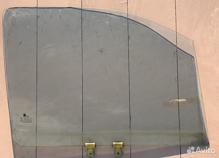 Хендай H-200 Стекло правой двери