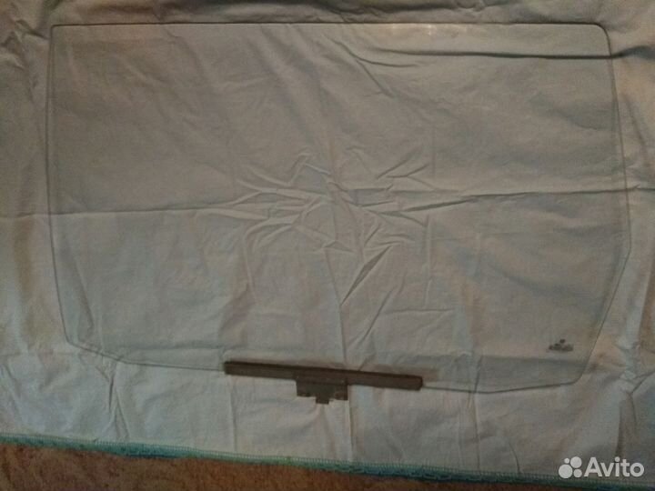 Passat b3.Стекло заднее левое оригинал