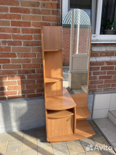 Трюмо с зеркалом