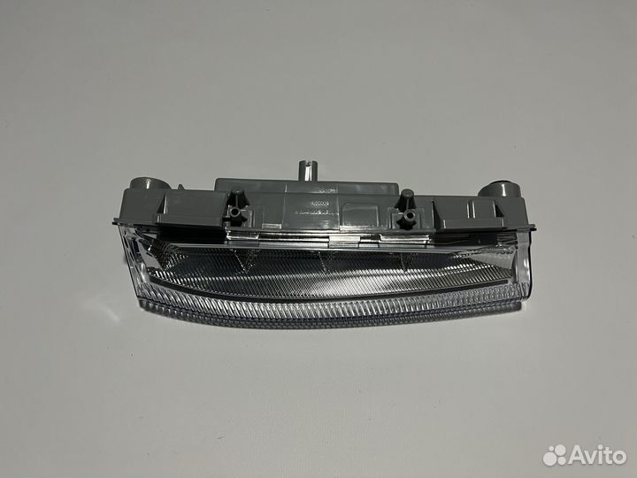 Правый ходовой огонь Mercedes W204 Mercedes W212