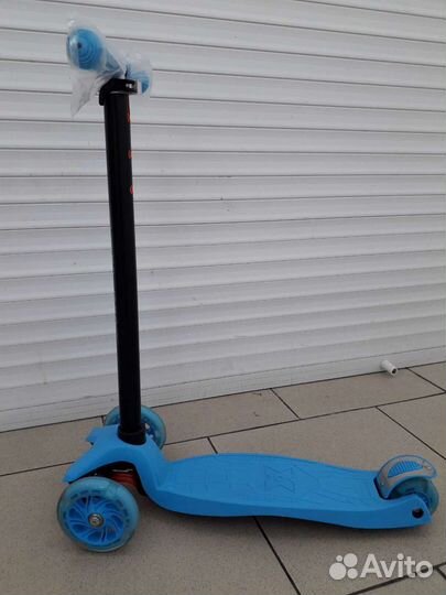 Самокат свет. колёса (Макс. нагр 60кг ) новый