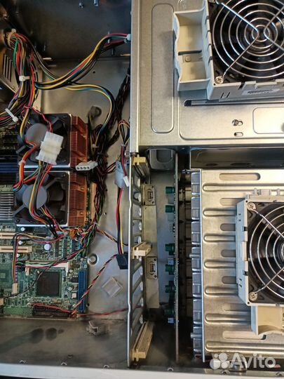 Корпус для сервера, сервер