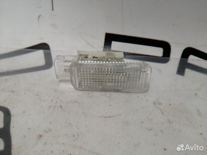 Плафон салонный Audi A4 (B8, 8k2) 2007-2015