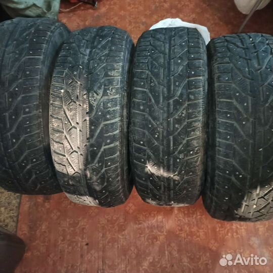 Tri Ace Snow White 215/60 R17