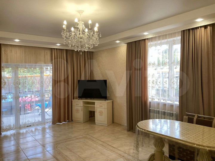 Дом 200 м² на участке 5 сот.