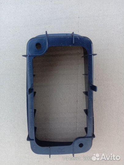 Кронштейн фонаря заднего правого Mitsubishi Lancer