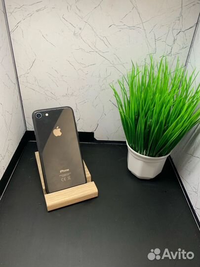 iPhone 8, 64 ГБ