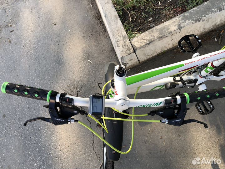 Велосипед cube